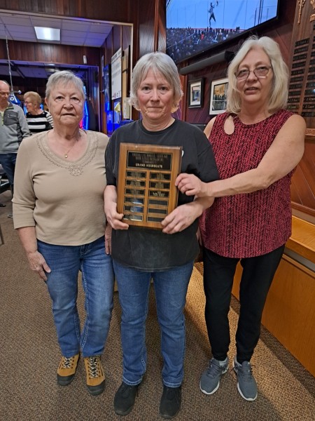 1_2024-House-League-Shuffleboard-Winners-Sandra-Kingyens-Julie-Lortie-Debbie-Hamilton